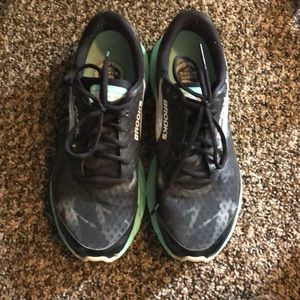 Brooks tennis shoes